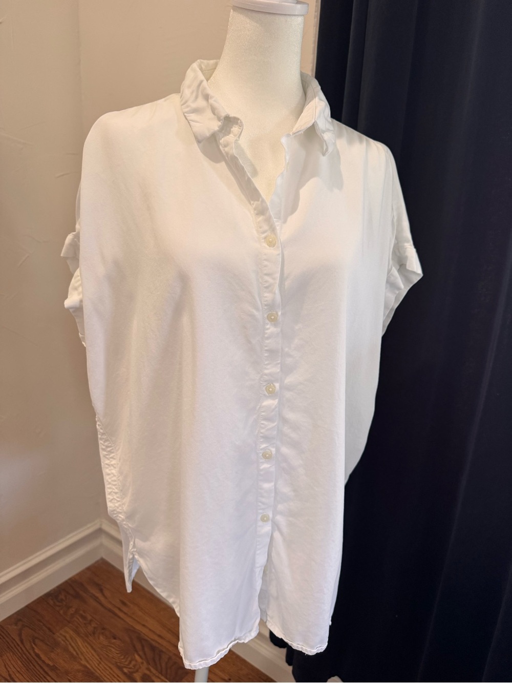 Quince White Button-Down Short Sleeve Shirt
